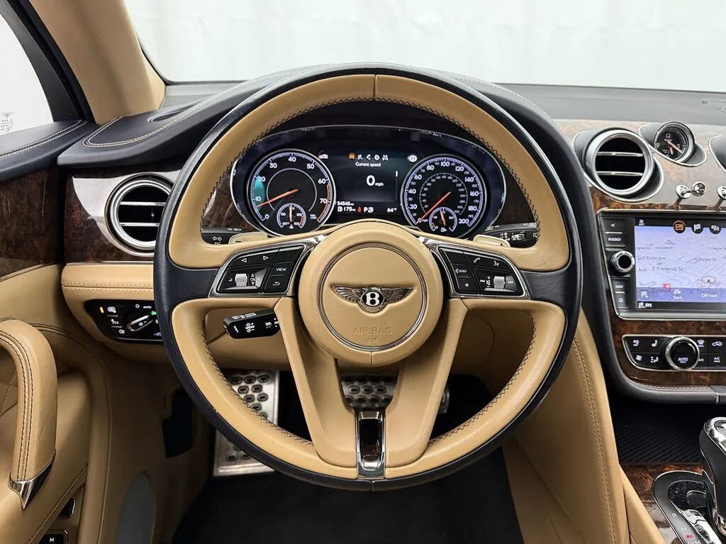 2017 Bentley Bentayga W12 AWD photo 12