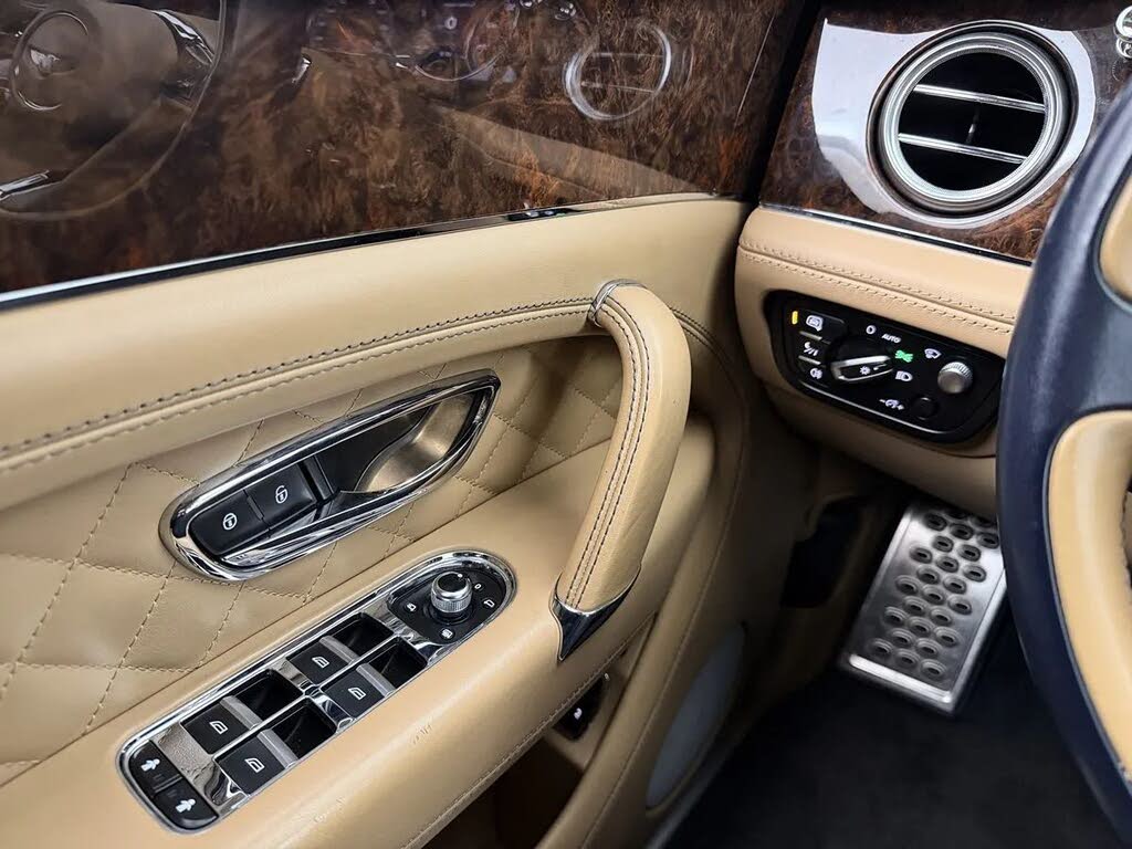 2017 Bentley Bentayga W12 AWD photo 15