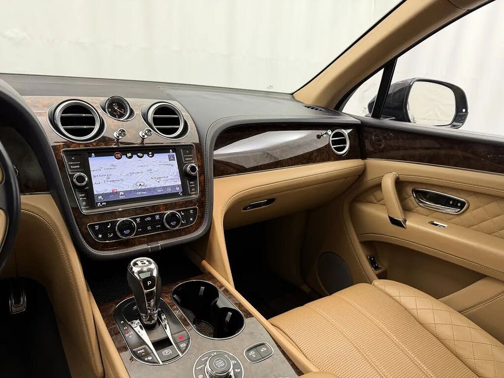 2017 Bentley Bentayga W12 AWD photo 17