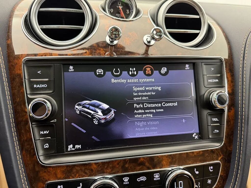 2017 Bentley Bentayga W12 AWD photo 19