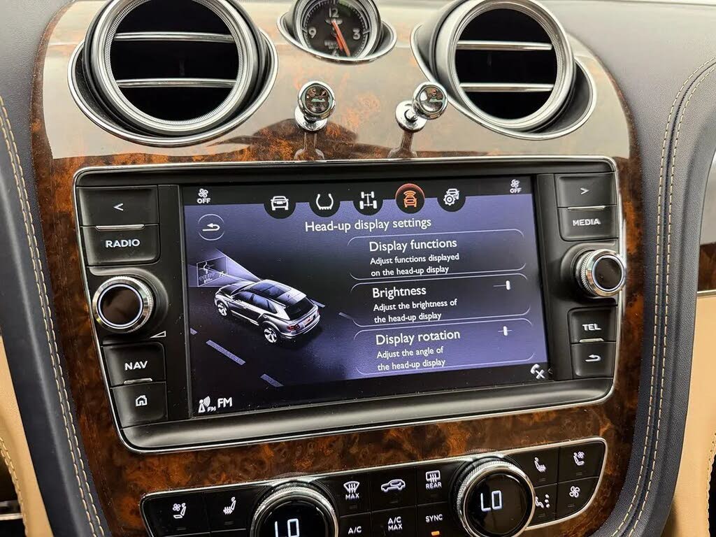 2017 Bentley Bentayga W12 AWD photo 20