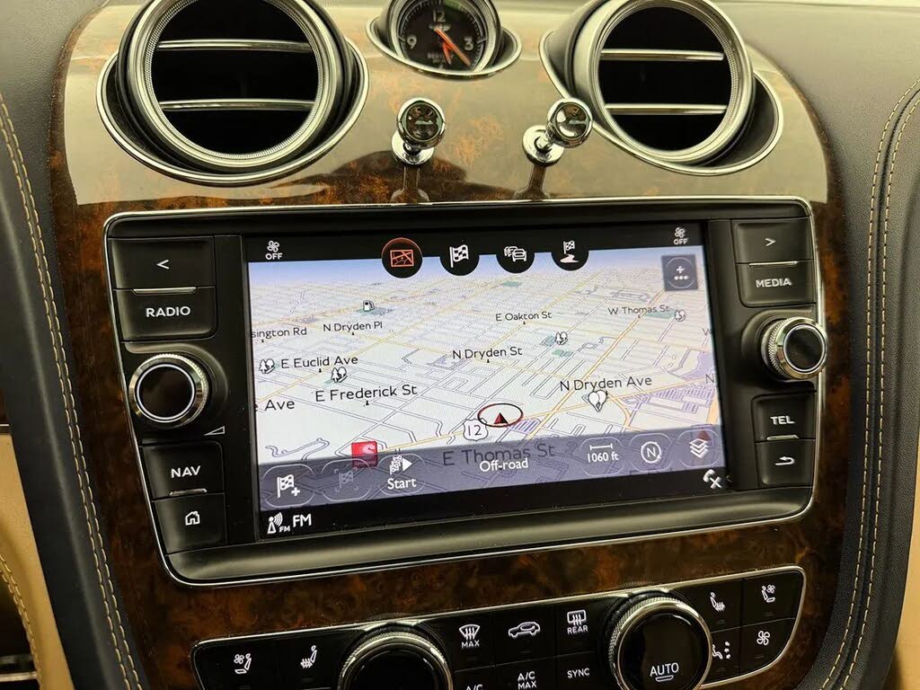 2017 Bentley Bentayga W12 AWD photo 21