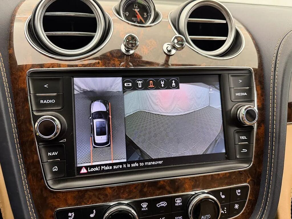 2017 Bentley Bentayga W12 AWD photo 24