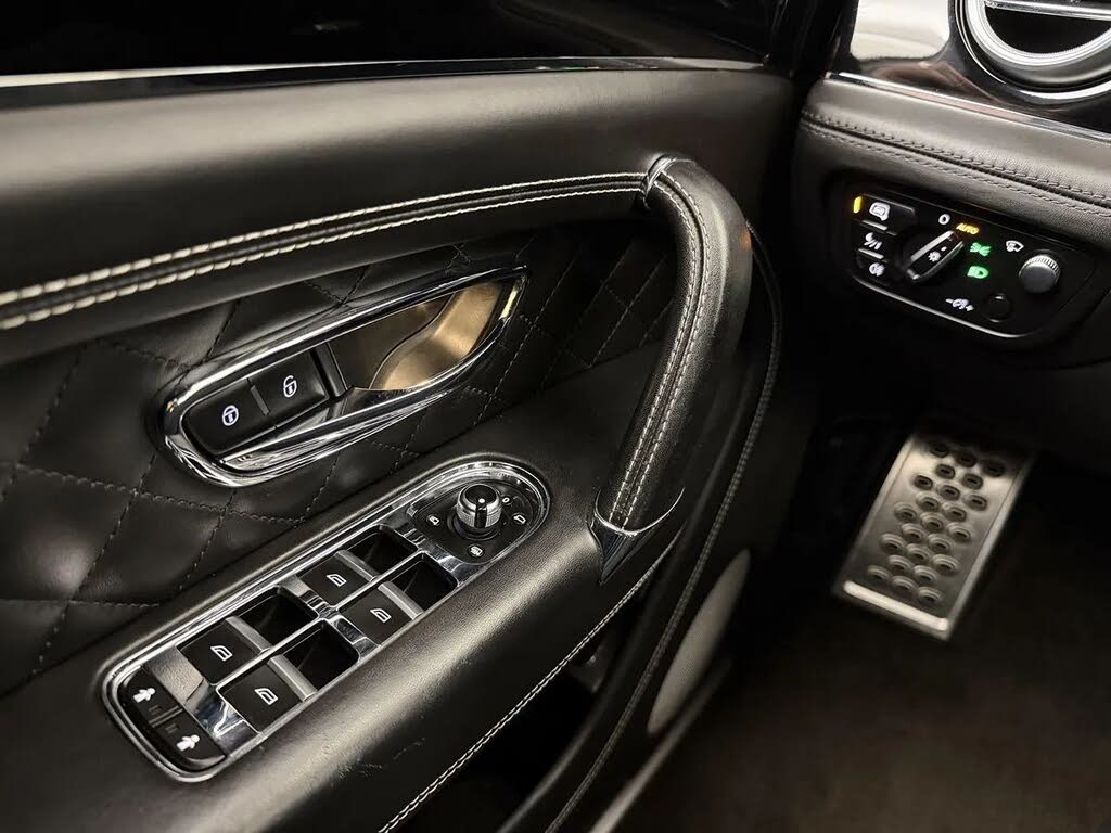 2017 Bentley Bentayga W12 AWD photo 13