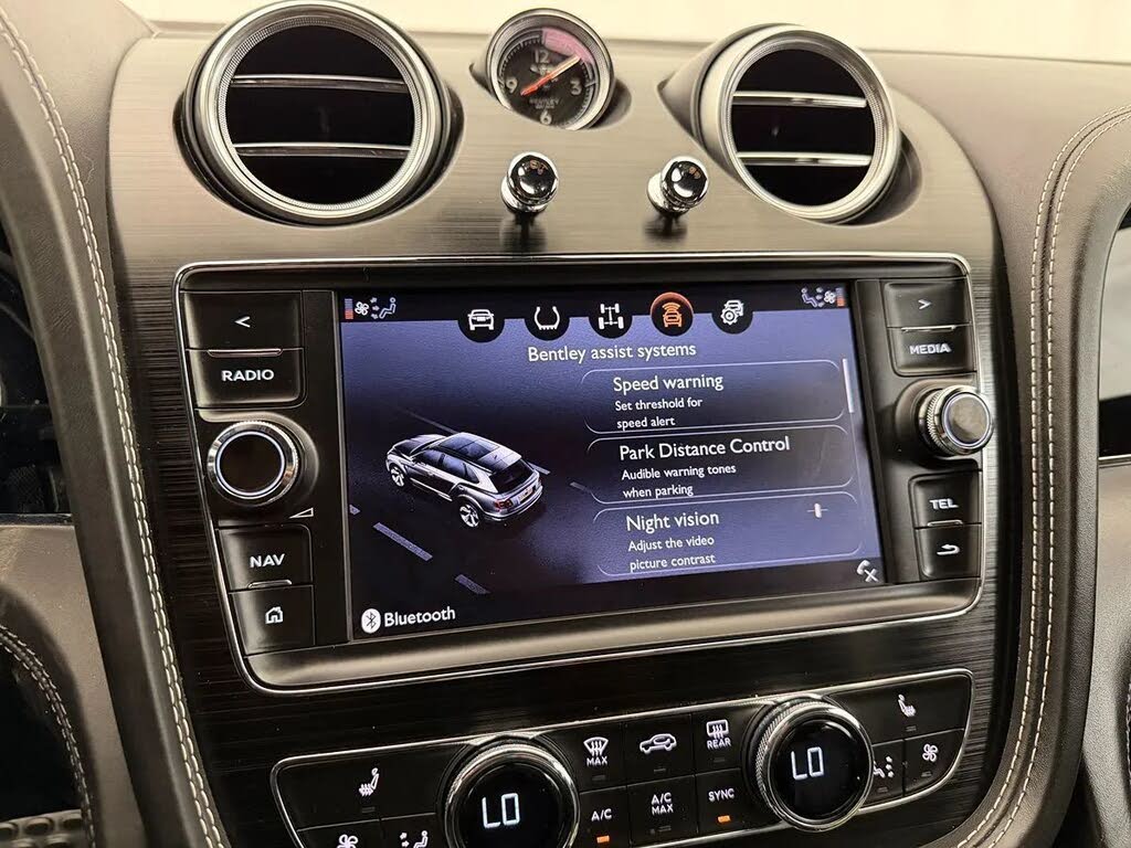 2017 Bentley Bentayga W12 AWD photo 17