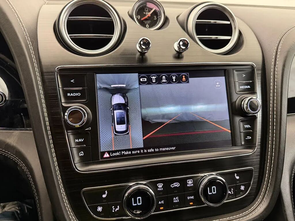 2017 Bentley Bentayga W12 AWD photo 21