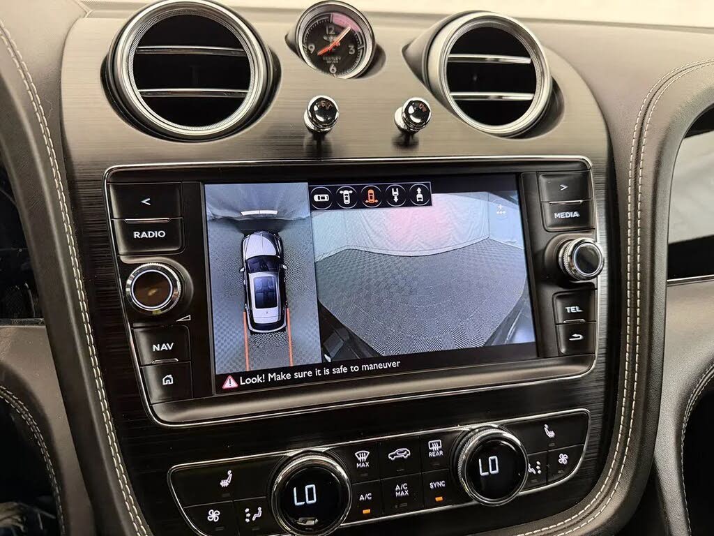 2017 Bentley Bentayga W12 AWD photo 23