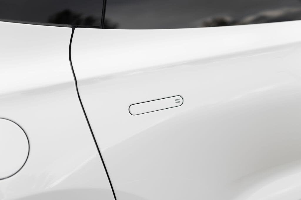 2026 Aston Martin DBX S AWD photo 9