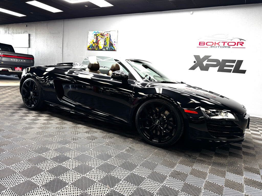 2011 Audi R8 5.2 quattro Spyder AWD photo 2 of 24
