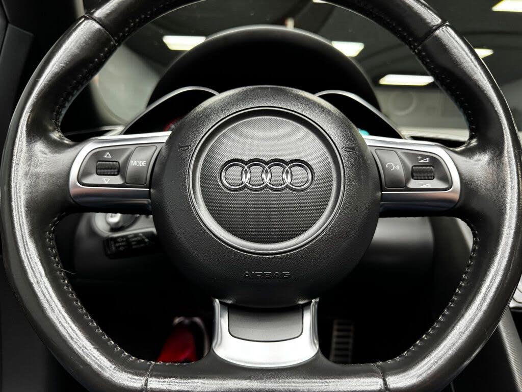 2011 Audi R8 5.2 quattro Spyder AWD photo 22 of 24