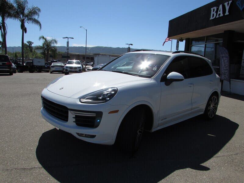 2016 Porsche Cayenne GTS AWD photo 2
