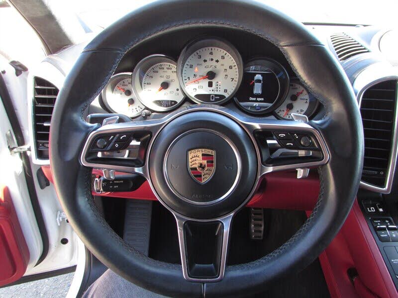 2016 Porsche Cayenne GTS AWD photo 11