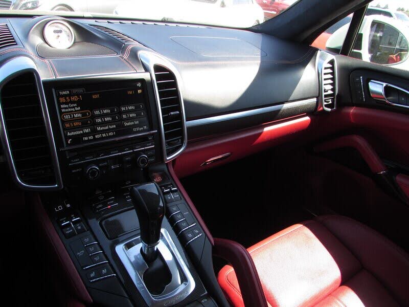 2016 Porsche Cayenne GTS AWD photo 15