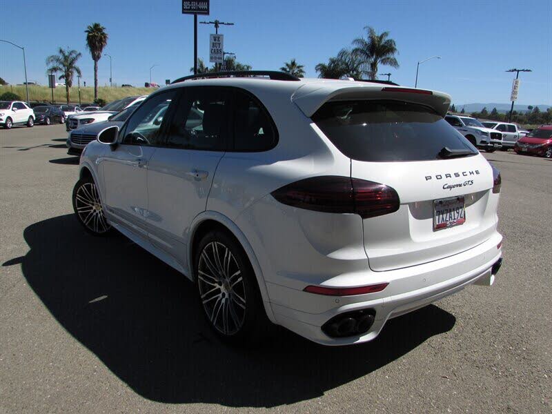2016 Porsche Cayenne GTS AWD photo 3
