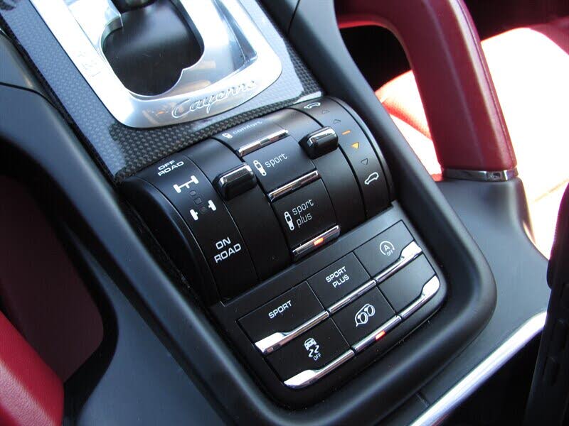 2016 Porsche Cayenne GTS AWD photo 22