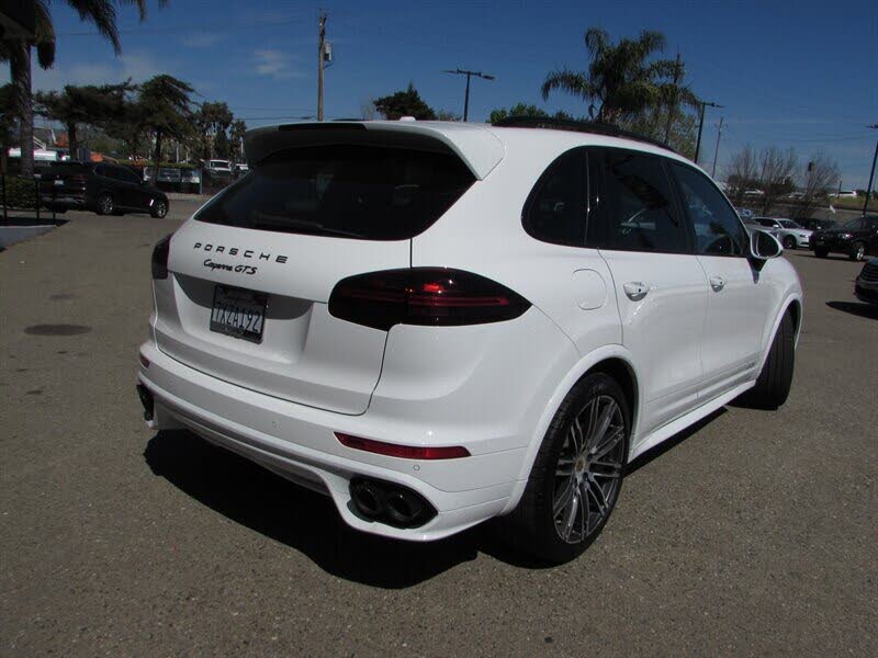 2016 Porsche Cayenne GTS AWD photo 4