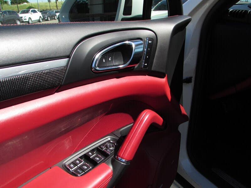 2016 Porsche Cayenne GTS AWD photo 6