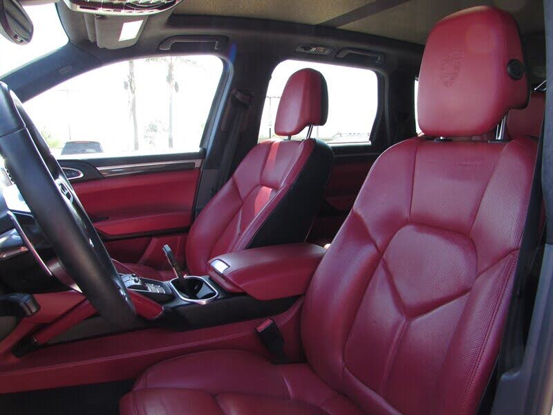 2016 Porsche Cayenne GTS AWD photo 7