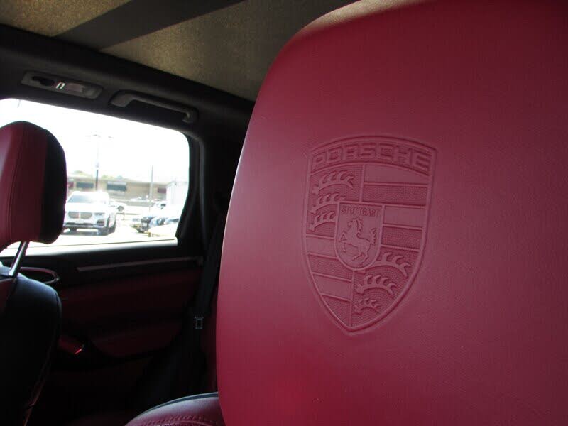 2016 Porsche Cayenne GTS AWD photo 8