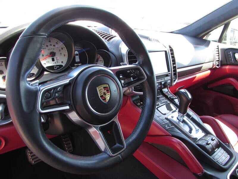 2016 Porsche Cayenne GTS AWD photo 10