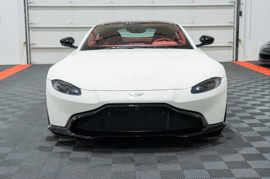 2019 Aston Martin Vantage RWD photo 2