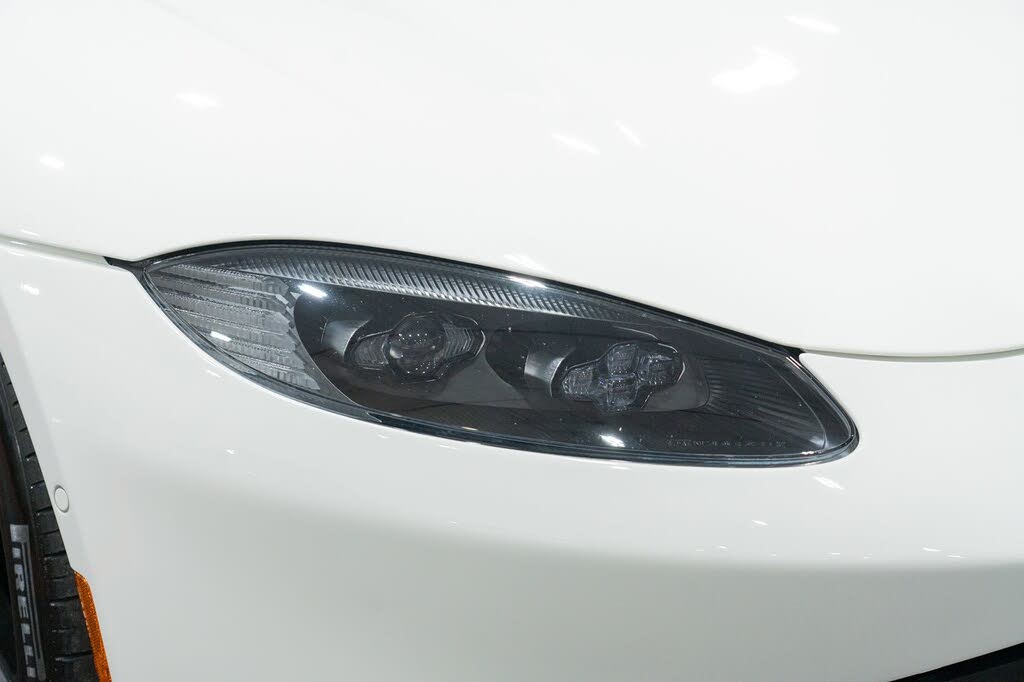2019 Aston Martin Vantage RWD photo 12