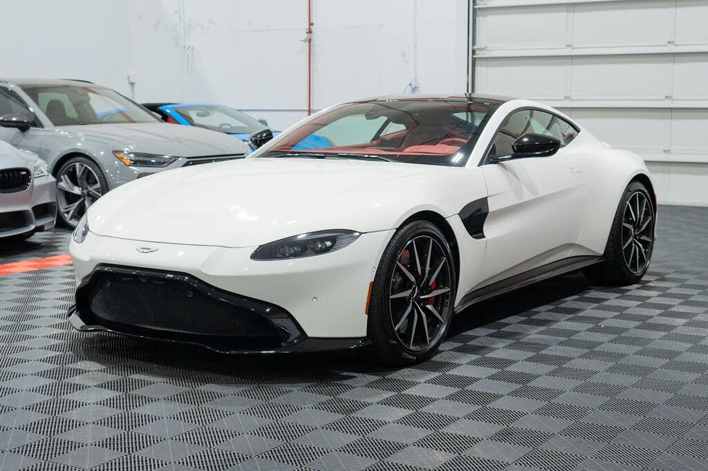 2019 Aston Martin Vantage RWD photo 3