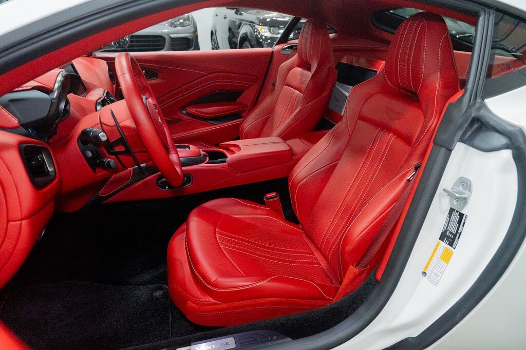 2019 Aston Martin Vantage RWD photo 21