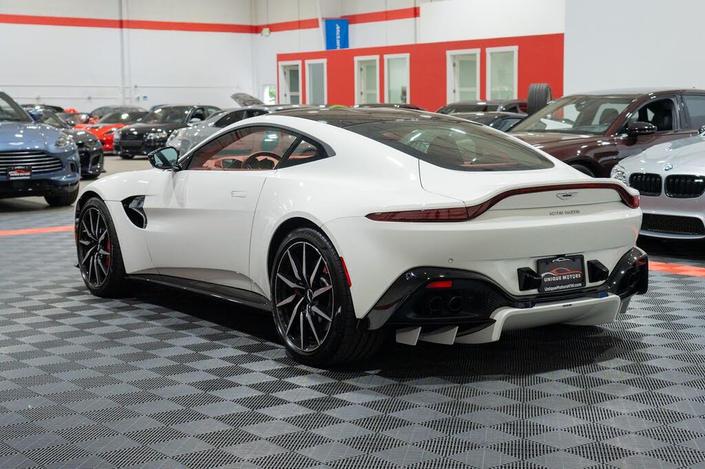 2019 Aston Martin Vantage RWD photo 4