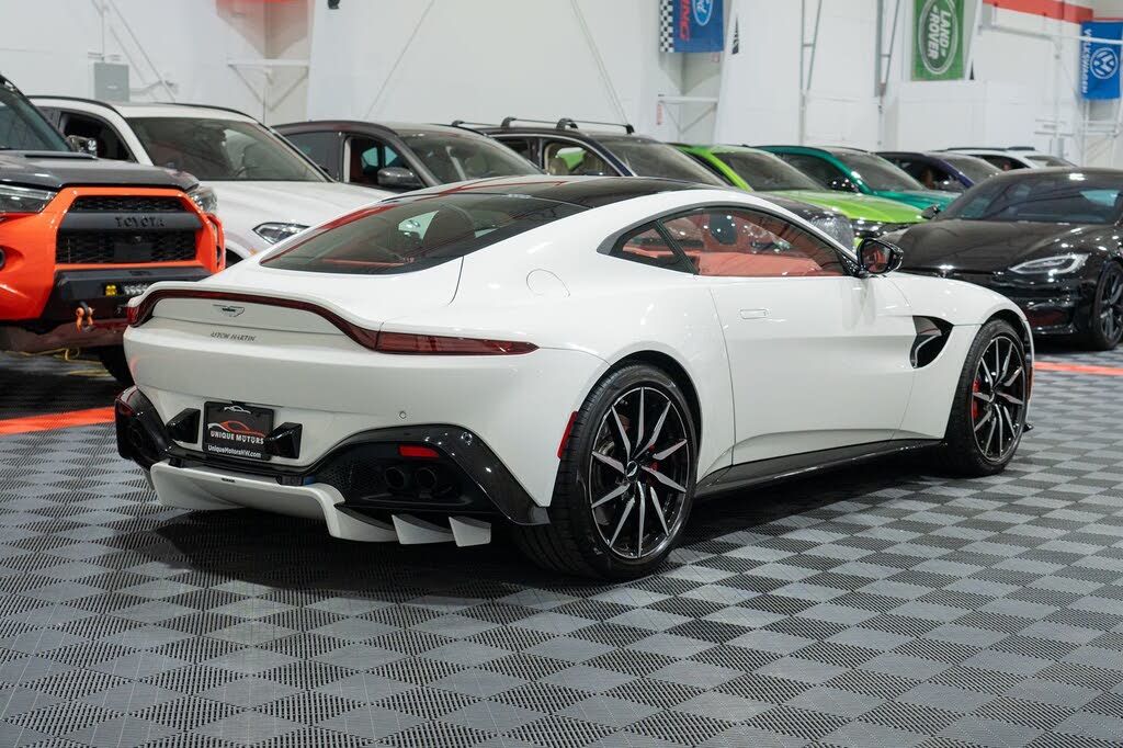 2019 Aston Martin Vantage RWD photo 10