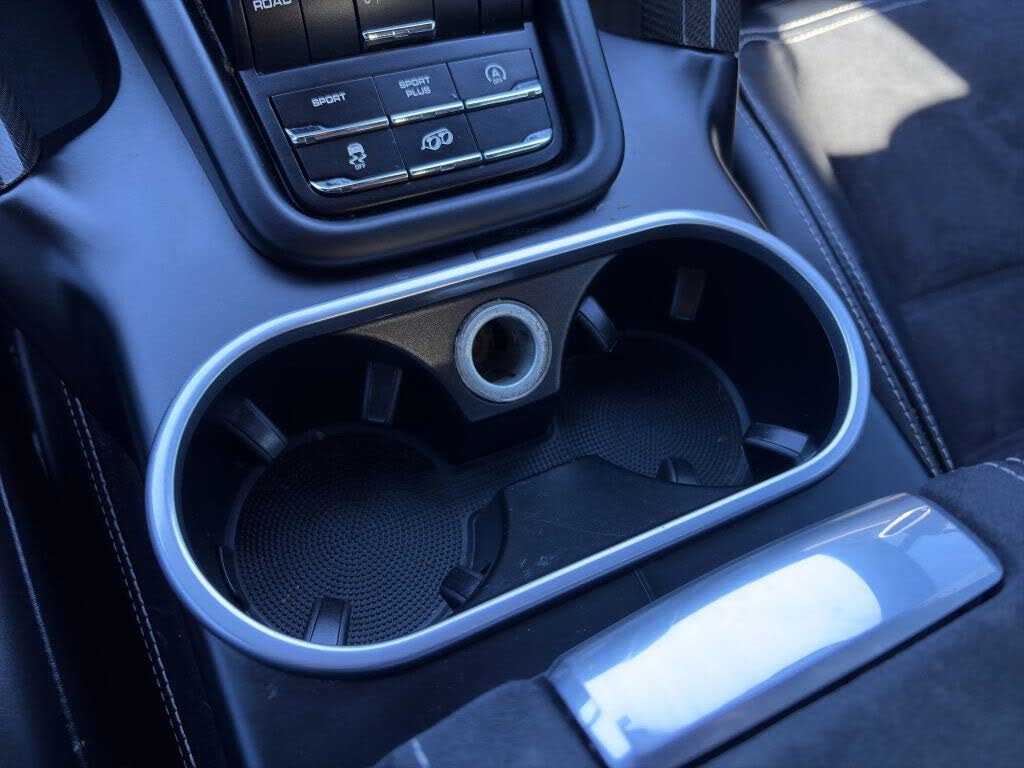 2017 Porsche Cayenne GTS AWD photo 16