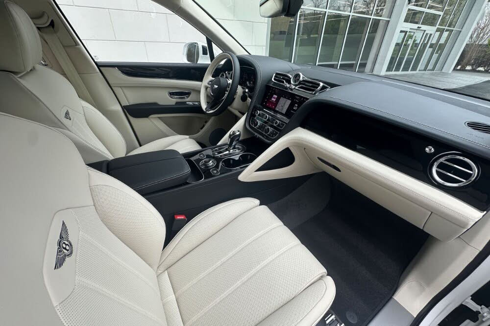2026 Bentley Bentayga V8 AWD photo 2