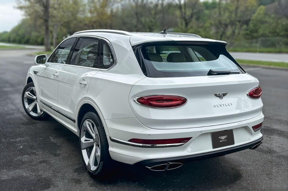 2026 Bentley Bentayga V8 AWD photo 3