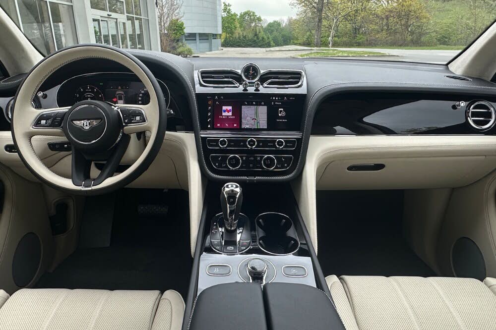 2026 Bentley Bentayga V8 AWD photo 4