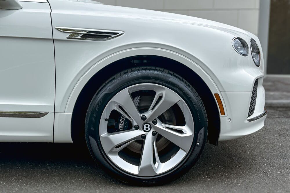 2026 Bentley Bentayga V8 AWD photo 6