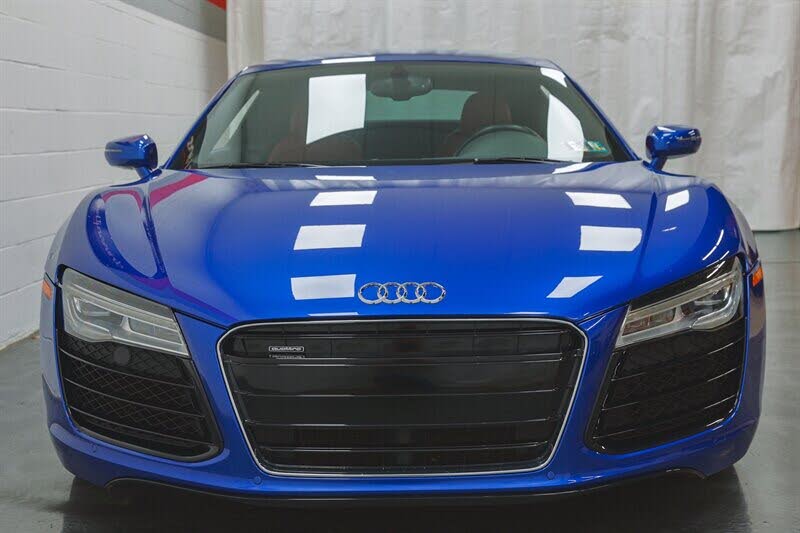 2015 Audi R8 quattro V8 Coupe AWD photo 2 of 24