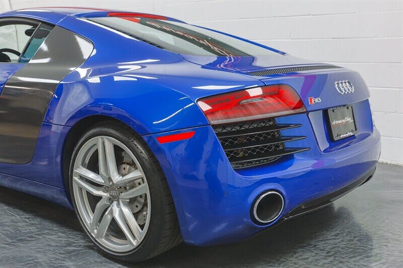 2015 Audi R8 quattro V8 Coupe AWD photo 18 of 24