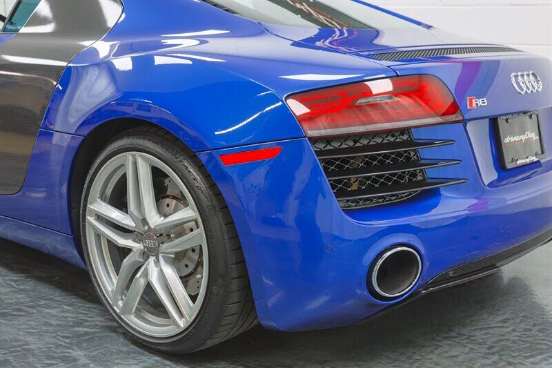 2015 Audi R8 quattro V8 Coupe AWD photo 19 of 24