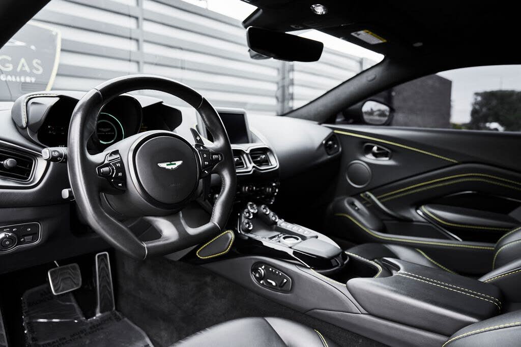 2023 Aston Martin Vantage V8 Coupe RWD photo 2