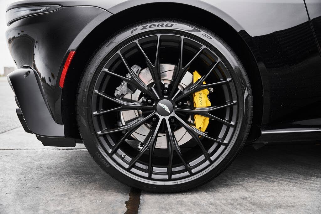 2023 Aston Martin Vantage V8 Coupe RWD photo 19