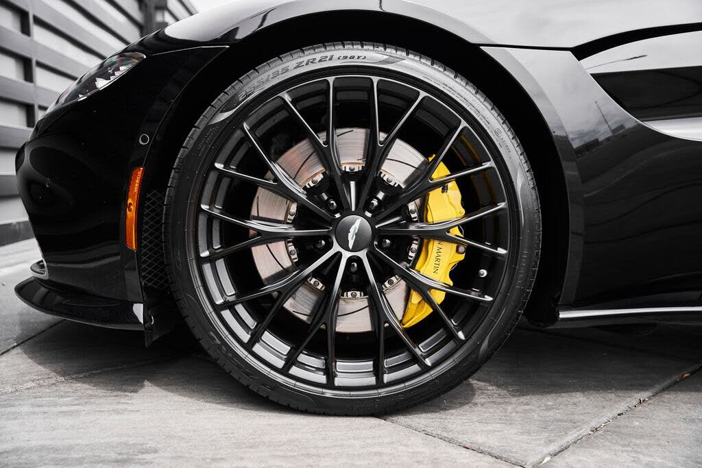 2023 Aston Martin Vantage V8 Coupe RWD photo 3