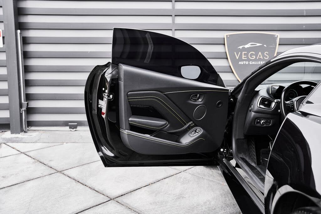 2023 Aston Martin Vantage V8 Coupe RWD photo 24