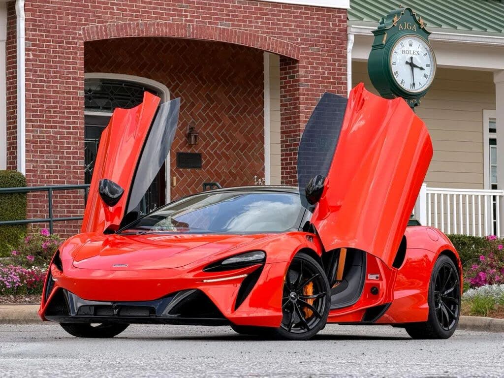 2023 McLaren Artura RWD