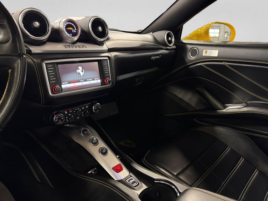 2015 Ferrari California T Roadster photo 21