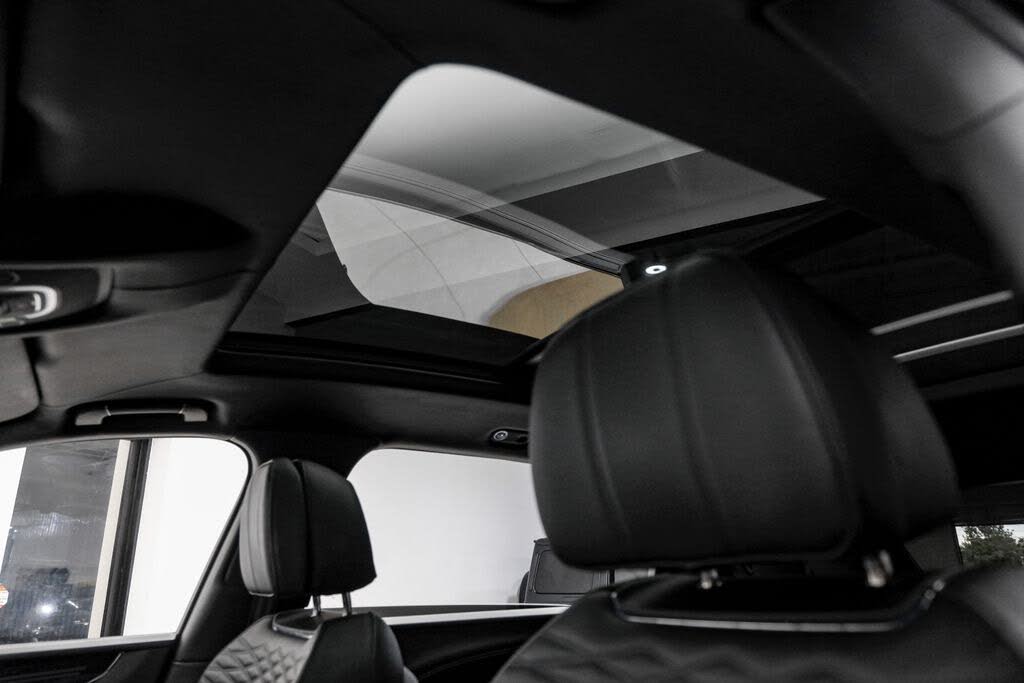 2023 Bentley Bentayga Azure V8 AWD photo 11