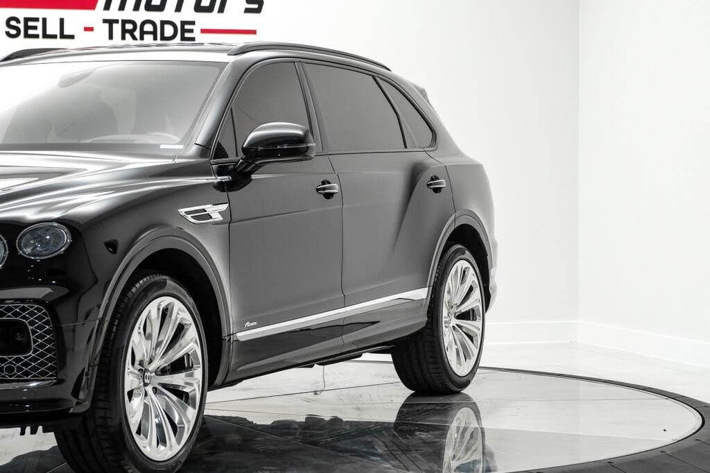 2023 Bentley Bentayga Azure V8 AWD photo 3
