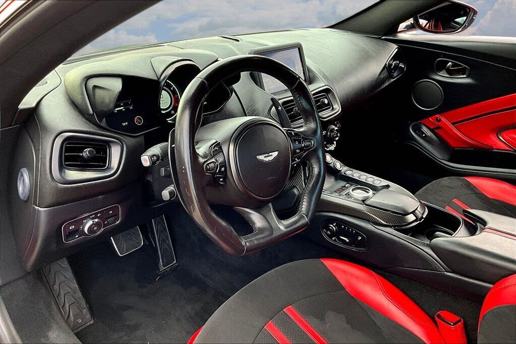 2022 Aston Martin Vantage Coupe RWD photo 17