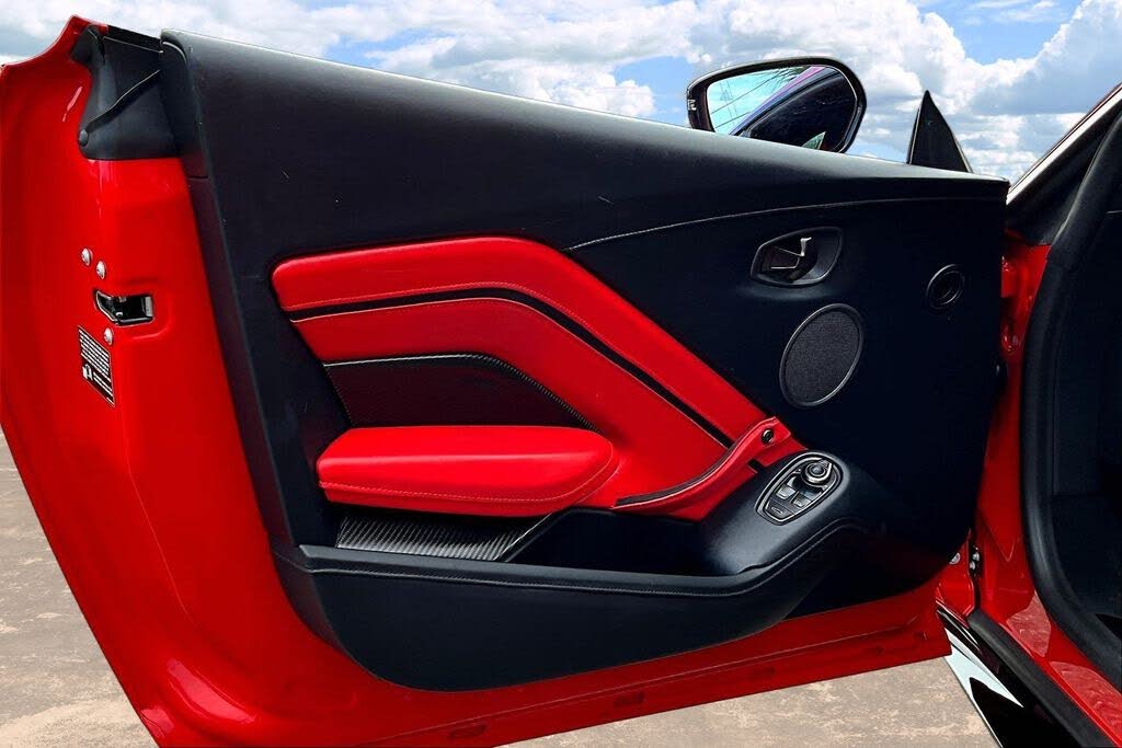 2022 Aston Martin Vantage Coupe RWD photo 20