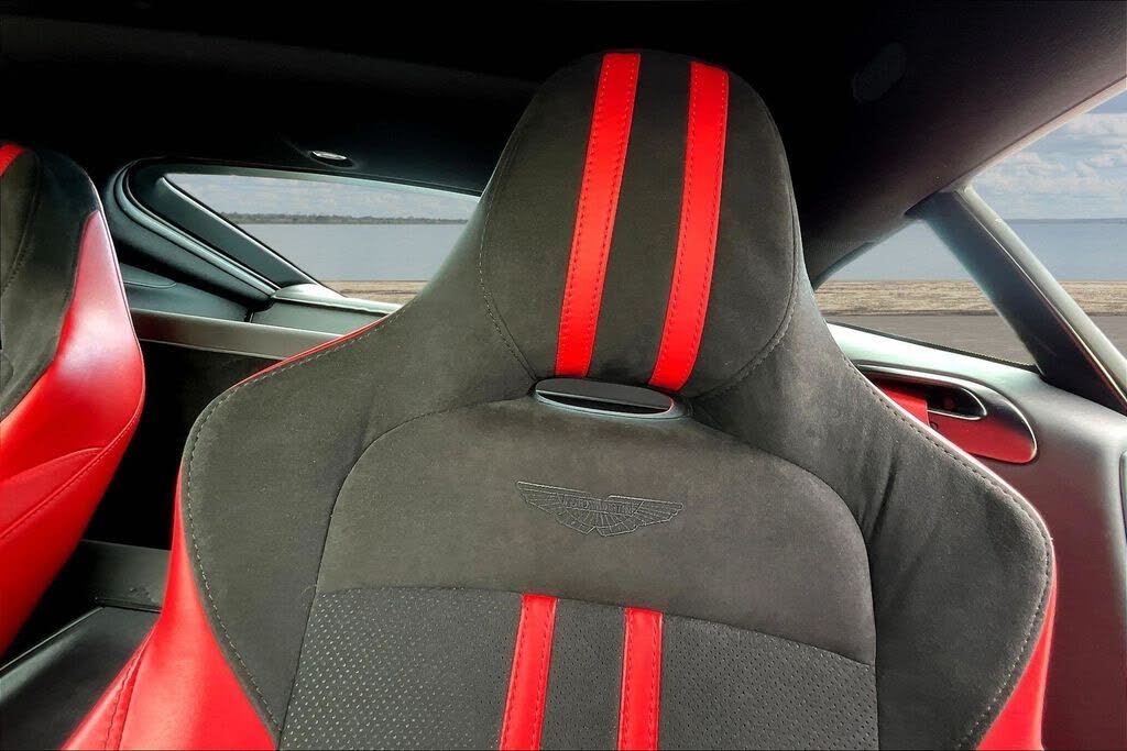 2022 Aston Martin Vantage Coupe RWD photo 22