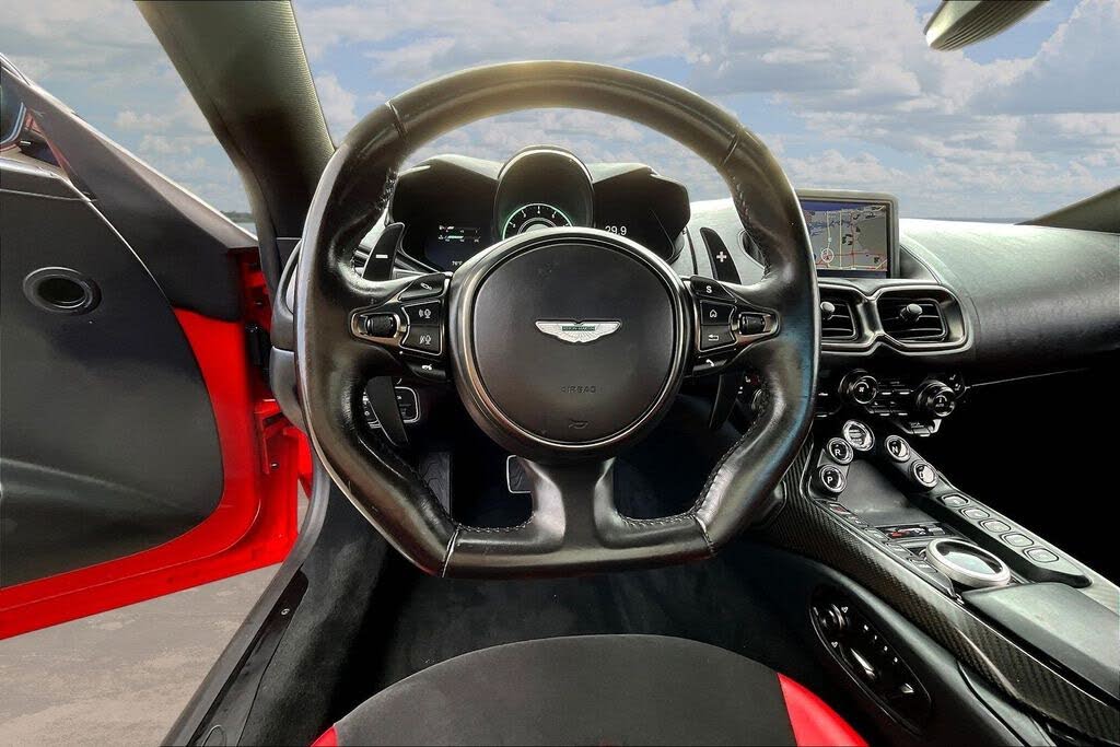 2022 Aston Martin Vantage Coupe RWD photo 8
